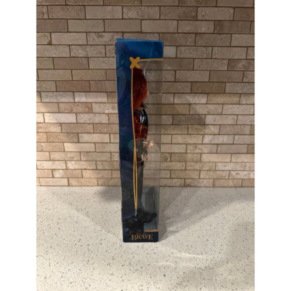 MERIDA BRAVE Princess Classic Doll Bow Arrow Cape Disney Store NIB 2012 #32 - Picture 3 of 4